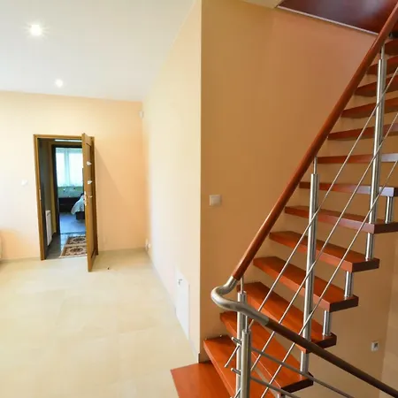 לינה וארוחת בוקר Olympia 3*